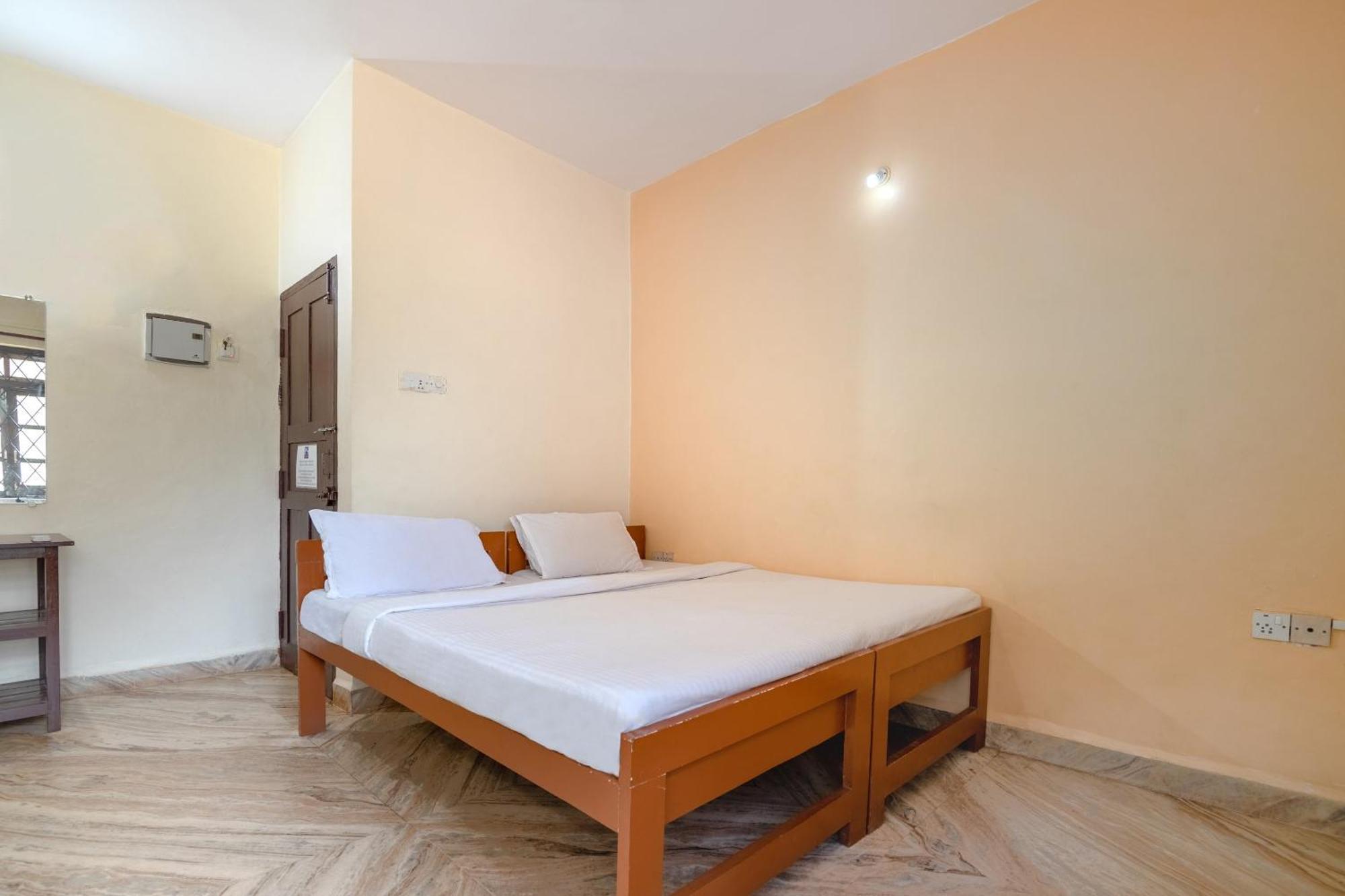 Spot On Ps Guest House Calangute Buitenkant foto
