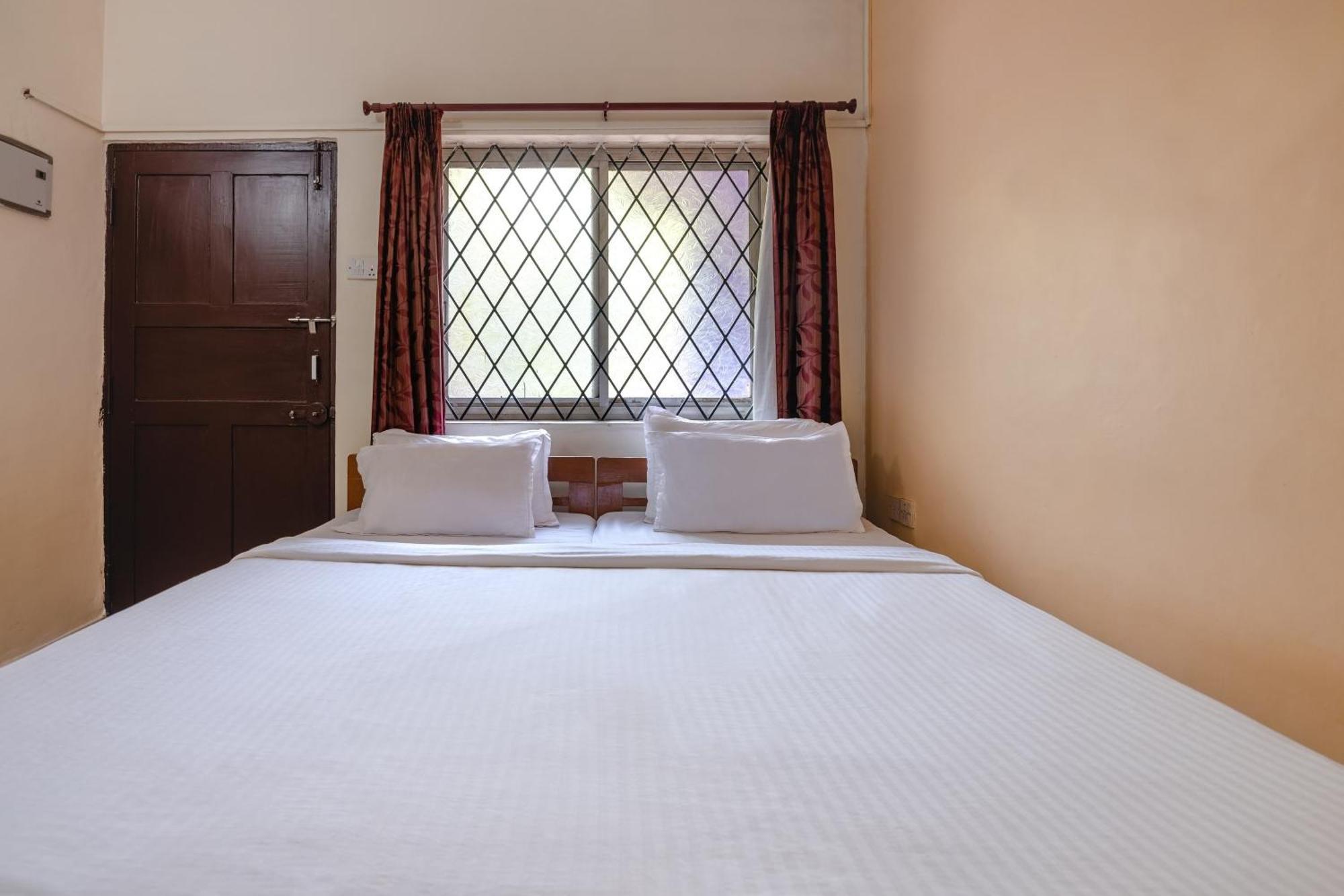 Spot On Ps Guest House Calangute Buitenkant foto